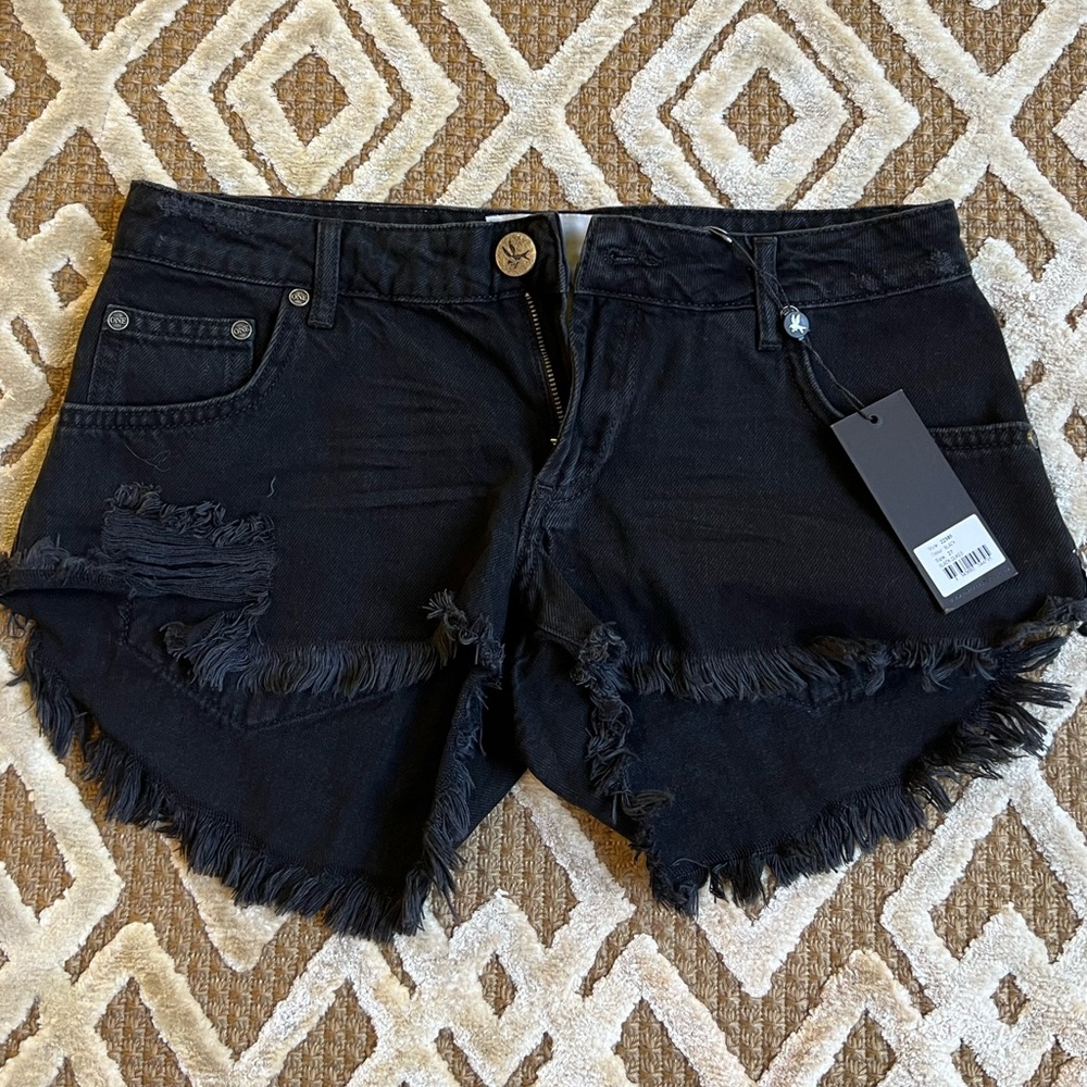 ONE TEASPOON BLACK SHORTS. NWT, NEVER WORN. SIZE 27